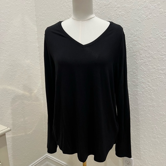 Tahari Black Long Sleeve V-Neck Top XL NWT - Picture 1 of 3